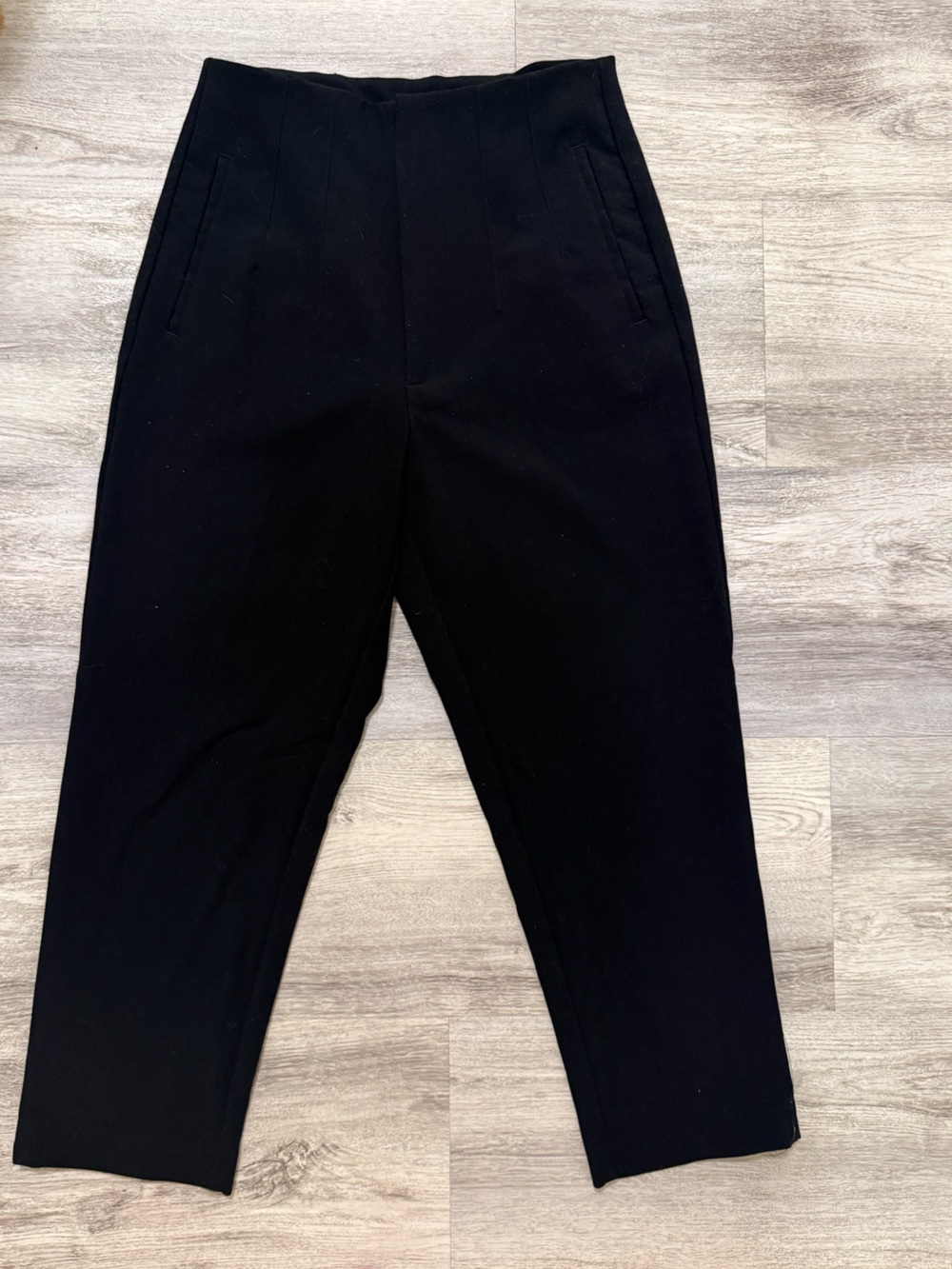 Stradivarius Women’s Black Tailored cropped trousers size 6